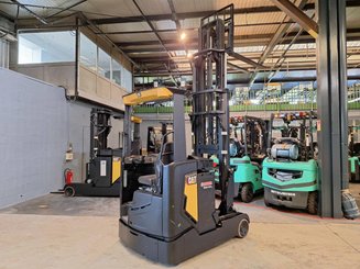 Carretilla retráctil Caterpillar NR16N2