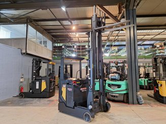 Carretilla retráctil Caterpillar NR16N2