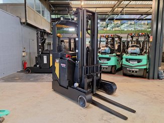 Carretilla retráctil Caterpillar NR16N2
