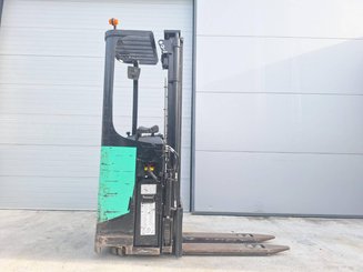 Apilador con plataforma Caterpillar NSR16N