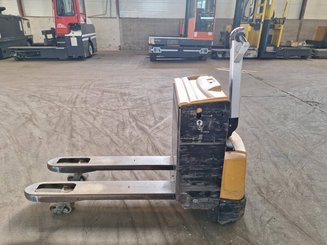 Transpaleta con conductor acompañante Caterpillar NPP20N