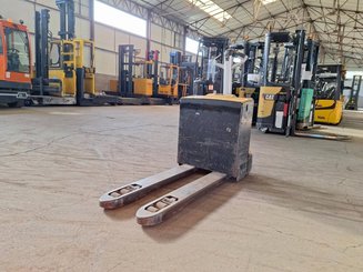 Transpaleta con conductor acompañante Caterpillar NPP20N
