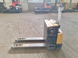 Transpaleta con conductor acompañante Caterpillar NPP20N