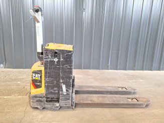 Transpaleta con conductor acompañante Caterpillar NPP20N2E