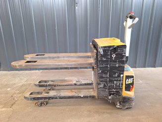 Transpaleta con conductor acompañante Caterpillar NPP20N2E