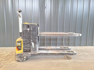 Transpaleta con conductor acompañante Caterpillar NPP20N2E