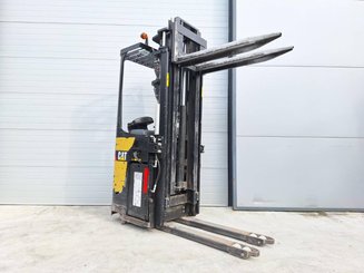 Apilador con plataforma Caterpillar NSR20N