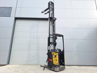 Apilador con plataforma Caterpillar NSR20N
