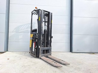 Apilador con plataforma Caterpillar NSR20N