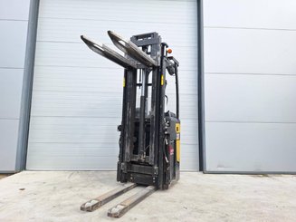 Apilador con plataforma Caterpillar NSR20N