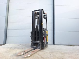 Apilador con plataforma Caterpillar NSR20N