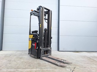 Apilador con plataforma Caterpillar NSR20N