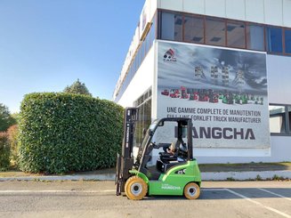 Carretilla contrapesada de 4 ruedas Hangcha XC25i