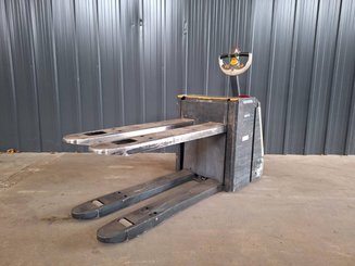 Transpaleta con conductor acompañante Crown WP3080