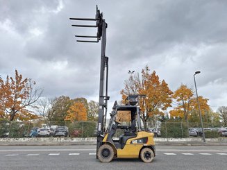 Carretilla contrapesada de 4 ruedas Caterpillar GP25NT