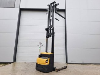 Apilador con horquillas entre patas Caterpillar NSP16N2S