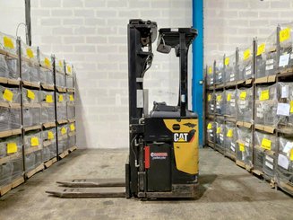 Apilador con plataforma Caterpillar NSR20N