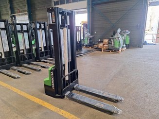 Apilador con conductor acompañante Hangcha CDD12-A2MC2-ISZ