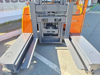 Carretilla multidireccional carga lateral Hubtex DQ45D