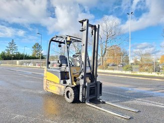 Carretilla contrapesada de 3 ruedas Caterpillar EP20NT
