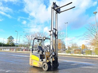 Carretilla contrapesada de 3 ruedas Caterpillar EP20NT