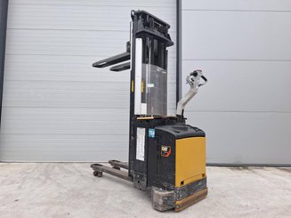 Apilador con conductor acompañante Caterpillar NSV16Ni - 1