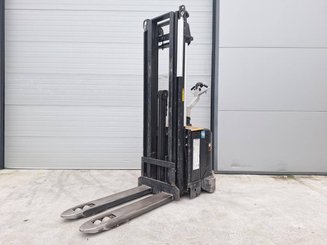Apilador con conductor acompañante Caterpillar NSV16Ni