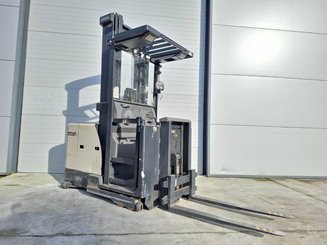 Preparadoras de pedidos con cabina de mando elevable Crown SP3522-1.0