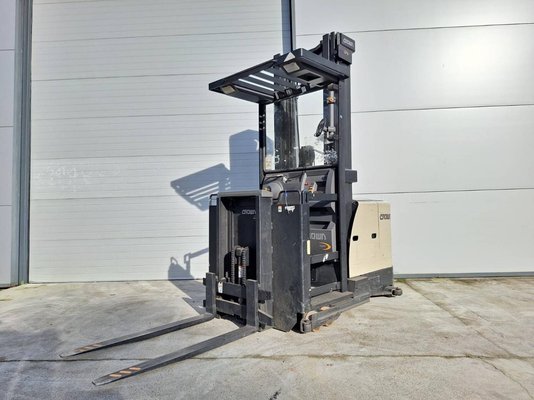 Preparadoras de pedidos con cabina de mando elevable Crown SP3522-1.0 - 1