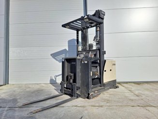 Preparadoras de pedidos con cabina de mando elevable Crown SP3522-1.0
