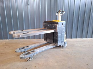 Transpaleta con conductor acompañante Caterpillar NPP20N2E