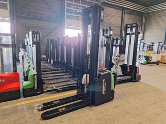 Apilador con conductor acompañante Hangcha CDD16-AC2-I - 1