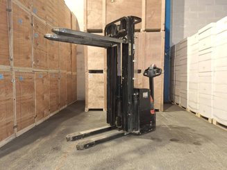 Apilador con conductor acompañante Hangcha CDD12-E