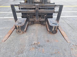 Carretilla retráctil multidireccional Caterpillar NRM20K