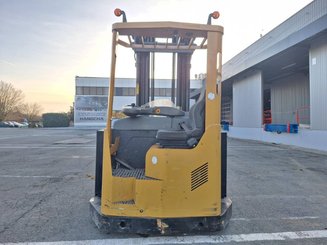 Carretilla retráctil multidireccional Caterpillar NRM20K