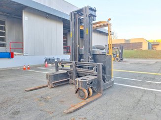 Carretilla retráctil multidireccional Caterpillar NRM20K