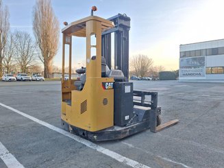 Carretilla retráctil multidireccional Caterpillar NRM20K