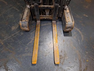 Carretilla retráctil Caterpillar NR16N2