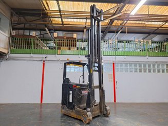 Carretilla retráctil Caterpillar NR16N2