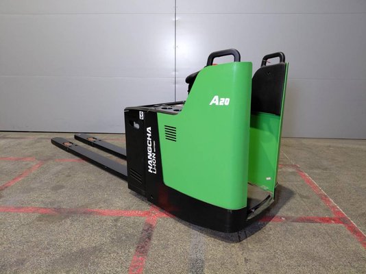 Transpaleta con plataforma Hangcha CBD20-AC2S-iSU - 1