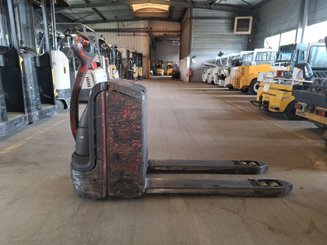 Transpaleta con conductor acompañante Fenwick T18