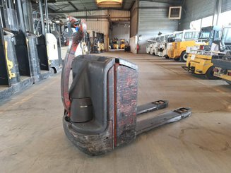 Transpaleta con conductor acompañante Fenwick T18
