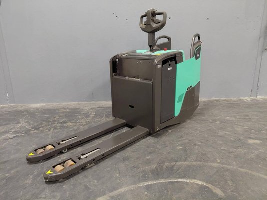 Transpaleta con plataforma Mitsubishi PBF25N3R MITSUBISHI - 1