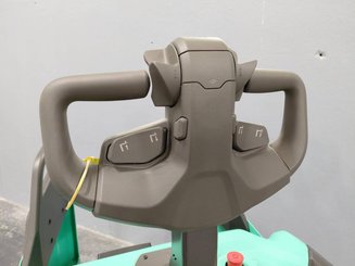 Transpaleta con plataforma Mitsubishi PBF25N3R MITSUBISHI