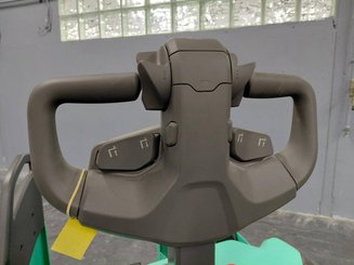 Transpaleta con plataforma Mitsubishi PBF25N3R MITSUBISHI