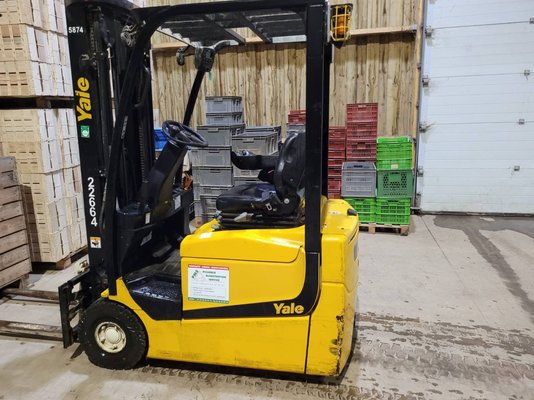 Carretilla contrapesada de 3 ruedas Yale ERP15 - 1