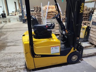 Carretilla contrapesada de 3 ruedas Yale ERP15
