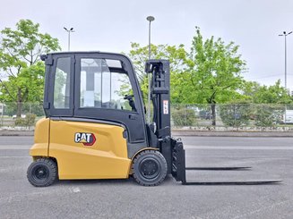 Carretilla contrapesada de 4 ruedas Caterpillar EP30N - 1
