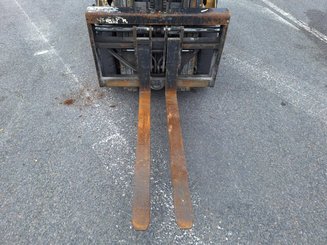 Carretilla contrapesada de 4 ruedas Caterpillar GP25NTD