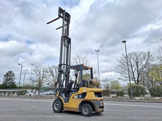 Carretilla contrapesada de 4 ruedas Caterpillar GP25NTD
